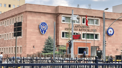 Kötü koku ihbarına gittiler hamile kadının cansız bedenini buldular