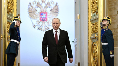 Putin'den Zelenskiy ile doğrudan görüşme sinyali