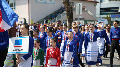 Sakarya'da Uluslararası Halk Oyunları Festivali başladı