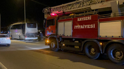 Kayseri'de turistleri taşıyan otobüs alev aldı