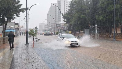 Antalya 25 Nisan'da okullar tatil mi? Cuma Antalya'da okullara yağmur tatili var mı?