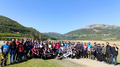 Motokros tutkunları Adana'da buluştu