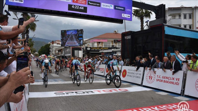 Cumhurbaşkanlığı Türkiye Bisiklet Turu 4. etabında kaza