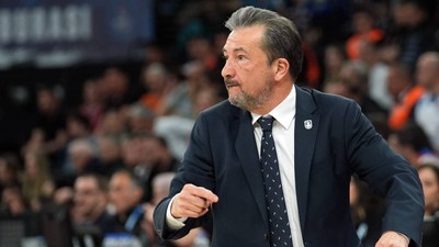Anadolu Efes başantrenörü Luca Barchi: 'Seriyi beşinci maça taşımak istiyoruz'