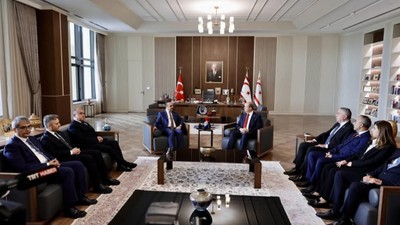KKTC Cumhurbaşkanı Ersin Tatar, Sanayi ve Teknoloji Bakanı Kacır'ı kabul etti