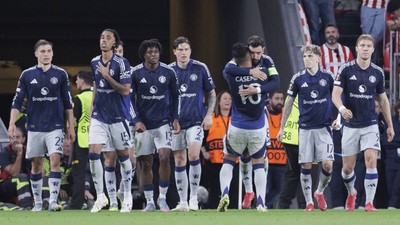 Manchester United final kapısını araladı