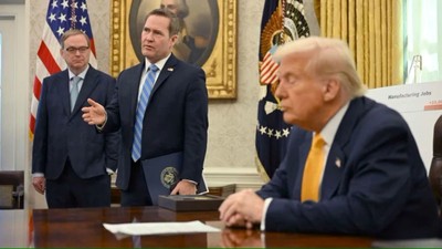 Trump, sızıntı skandalları ve 'geri zekalı' suçlamaları arasında ABD Ulusal Güvenlik Danışmanı Waltz'a kapıyı gösterdi