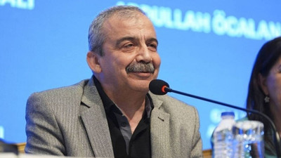 Sırrı Süreyya Önder hangi dizi ve filmlerde oynadı, hangi filmleri yönetti? İşte yanıtı