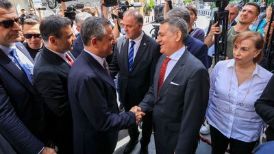 CHP Genel Başkanı Özel TÜSİAD ve İSO'yu ziyaret etti: Türkiye'nin demokrasi ve adalet talebini konuştuk