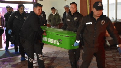 Sivas'ta dehşet: İki kardeş evde boğazları kesilmiş halde ölü bulundu! Valilikten açıklama yapıldı