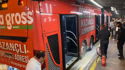 Metrobüste yangın! Yolcular panik yaşadı