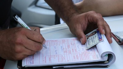 On yıldır garajda bekleyen arabaya yüksek ses cezası