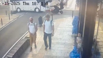 Antalya'da korkunç kaza! Ters yönden çıkan otel servisi ile motosiklet çarpıştı