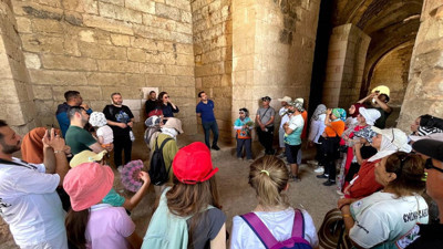 Hem kaymakam hem turizm rehberi: Şanlıurfa Harran'da