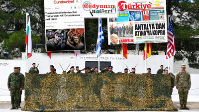 MEDYANIN HALLERİ... Hükûmet tehditlere gözünü böyle kapadı! Siz Atina’ya köprü kurarken Yunan güçleri Meriç’i geçiyor