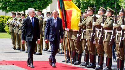 Şansölyeye ithafen... Lavrov: Avrupa yeniden Nazi bayrağı altında