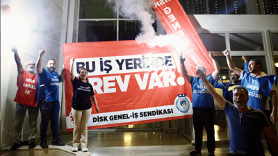 İzmir’de hayat durdu! 23 bin işçi greve çıktı: 'Huzursuzluk çıkarmaya değil ekmeğimizi çıkarmaya geldik'