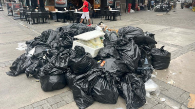 İzmir'de çöp dağları oluştu