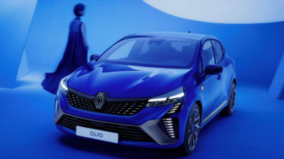 900 km tek depo! Bu araba hem elektrikli hem benzinli: Yeni Clio hibrit 1.248.900 TL’den başlıyor!