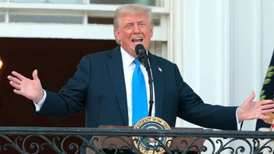 Trump’tan yeni seyahat kararnamesi: 12 ülkeye tam, yedi ülkeye kısmi giriş yasağı