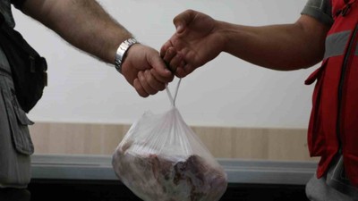 Kurban eti dağıtırken dikkat! Diyanet sınırları çizdi: Kurban eti kimlere verilmez?