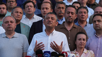 CHP Lideri Özel'den Zeyrek'in vefatı sonrası açıklama! Gözyaşlarını tutamadı