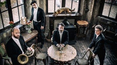 Klasik müzikle rock müziğin enerjisi buluşuyor! ‘Yaptığımız müzik kelimelerden bağımsız bir uyarı’