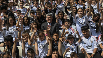 Beşiktaş Başkanı Serdal Adalı, çocuklarla bir araya geldi