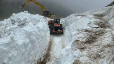 Haziran'ın ortasında kar yağdı: 2 metreyi buldu...