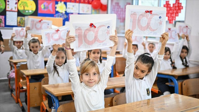 Karneler ne zaman, saat kaçta alınacak? Okulların kapanış tarihi 2025