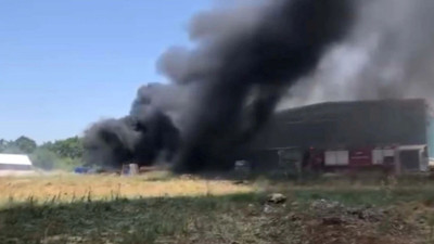 Çanakkale'de plastik fabrikası alevlere teslim oldu