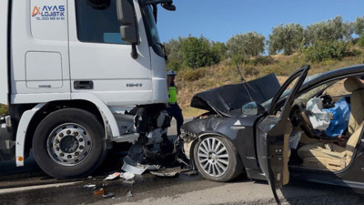 Bursa'da korkunç kaza! Otomobil ile tır çarpıştı: 1 ölü, 2 ağır yaralı