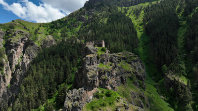 Erzurum'un Tortum ilçesinde bulunuyor! İşte sarp kayalıklardaki Orta Çağ kalesi