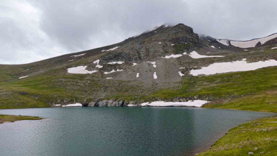 Türkiye’nin en etkileyici yayla manzaralarından biri! Gümüşhane’nin zirvesinde saklı güzellik