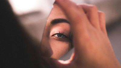 Uzmanlardan uyarı: Gözleriniz bu renkse bu 4 hata görme yetinizi bitiriyor!