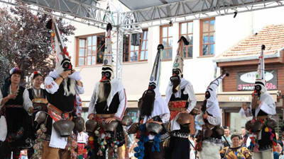 Uluslararası Balkan Folklor Festivali'nde 'kötü ruhlar' kovuldu! Maske gösterisine büyük beğeni