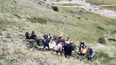Erzurum'da kamyonet şarampole devrildi: Sürücü öldü
