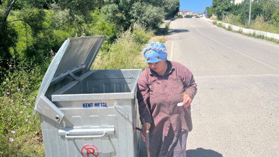 Sinop’ta 14 yıldır çöpten topladıkları ile yaşıyor! Hem ailesine hem hayvanlara bakıyor