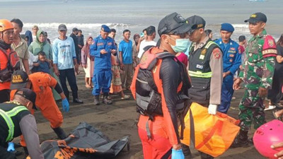 Turistik feribot battı! 4 ölü, 31 kayıp