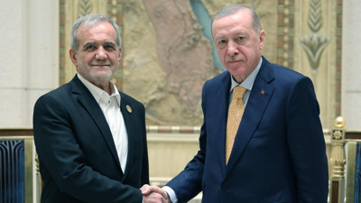 Azerbaycan'da kritik görüşme! Cumhurbaşkanı Erdoğan Pezeşkiyan'la bir araya geldi