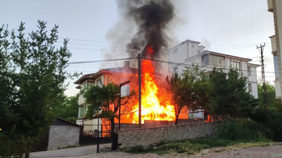 Karabük'te 3 katlı müstakil evde yangın