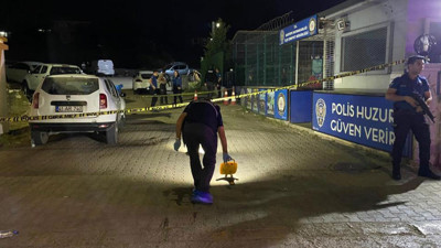 Kocaeli'de ilçe Emniyet Müdürlüğü önünde silahlı kavga! Yaralılar var