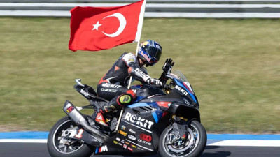 Toprak Razgatlıoğlu'ndan İngiltere'de 3 zafer