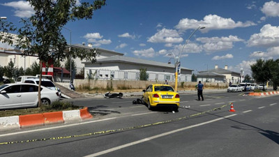 Ağrı'da motosiklet ticari taksiye çarptı! Karı koca hayatını kaybetti