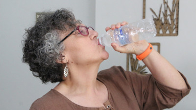 Terliyken soğuk su içmek hasta eder mi? Uzman isim açıkladı