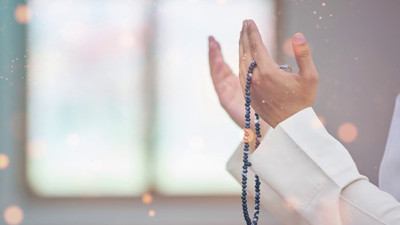 Izdırar duası nasıl okunur? Izdırar duası Arapça ve Türkçe okunuşu ve faziletleri