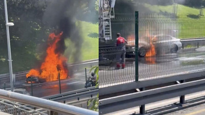 Üsküdar’da lüks otomobil bir anda alev aldı