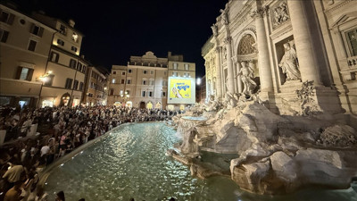Roma'da Trevi Çeşmesi'nin ışıkları Gazze için söndürüldü