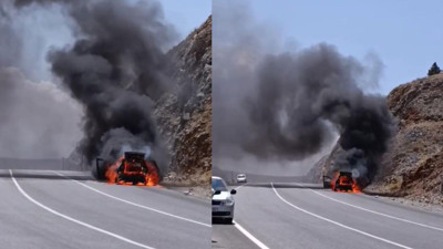 Adıyaman’da seyir halindeki otomobil cayır cayır yandı!