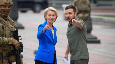 Avrupa Komisyonu Başkanı von der Leyen, yolsuzlukların üstünü örten Zelenskiy'in kulağını çekmeye hazırlanıyor